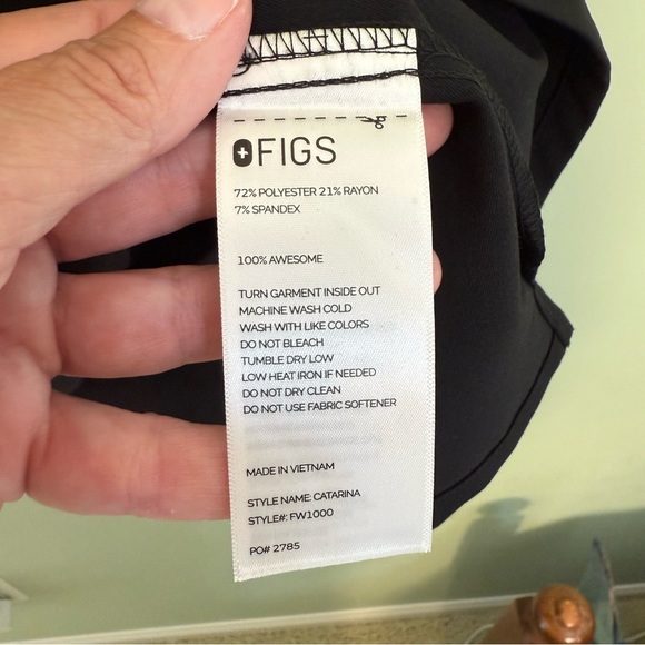 New FIGS Black Scrub Top Logo “Aya healthcare” 2XL women’s Catrina travel nurse - Picture 6 of 8